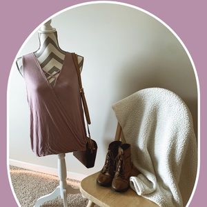 Very light purple crossed sleeveless